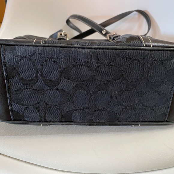 COACH Legacy Signature Canvas/Leather Handbag. In great condition! - Picture 6 of 10